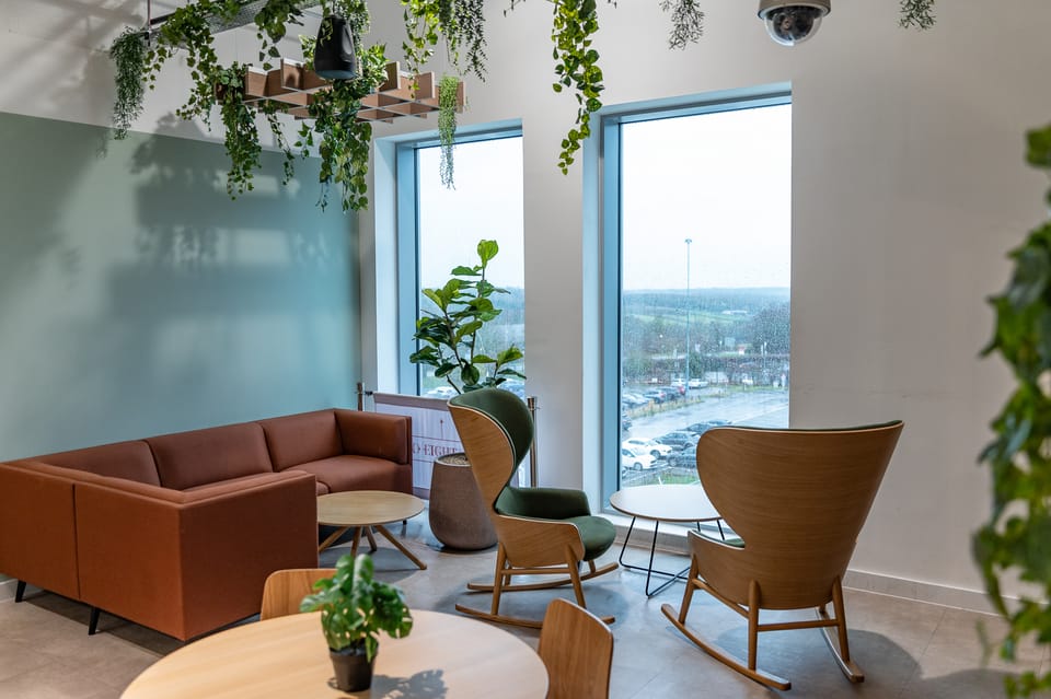 Six Eight One Lounge – Leeds Bradford Airport (LBA), Main Terminal