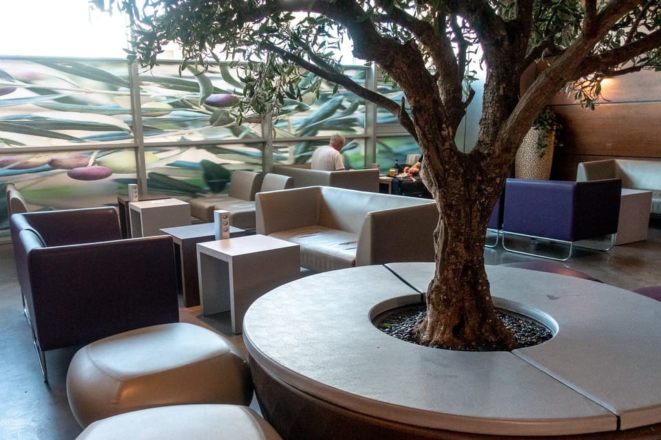 Salon Sezanne – Marseille Provence Airport (MRS), Terminal 1 – seating area
