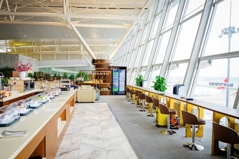 NIA Business Lounge – Hanoi Airport (HAN), Terminal 2 – dining area
