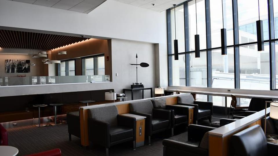 American Airlines Admirals Club – Boston Logan Airport (BOS), Terminal B