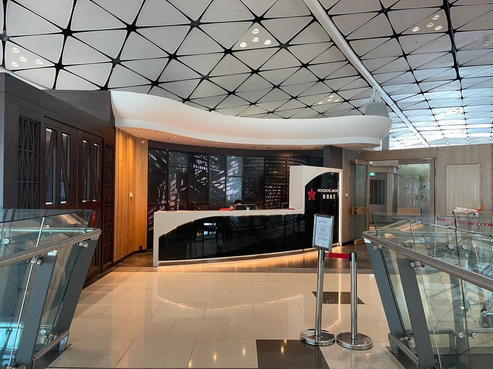 Hong Kong Airlines Lounge (Club Autus) – Hong Kong Airport (HKG), Transfer Concourse