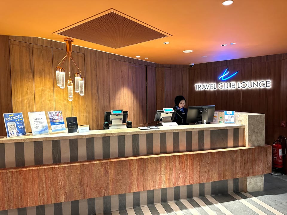 Travel Club Lounge (Terminal 2, Gate L) – Kuala Lumpur Airport (KUL), Terminal 2 – reception and entrance