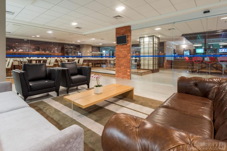 Tryp Gru Airport – São Paulo Guarulhos Airport (GRU), Terminal 3 – seating area