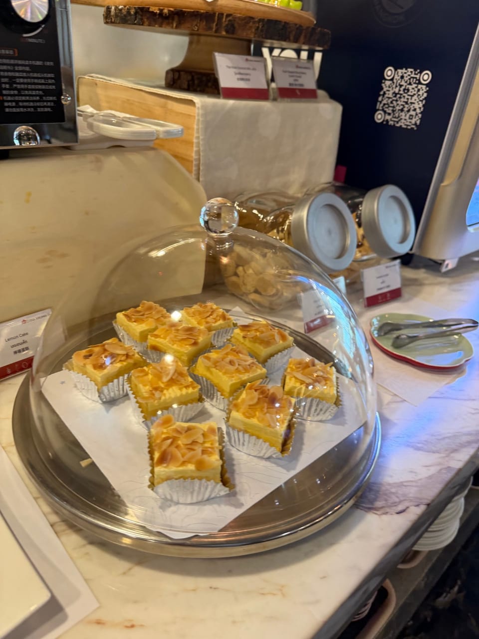 China Airlines Dynasty Lounge – Bangkok Suvarnabhumi Airport (BKK), Main Terminal – dining area