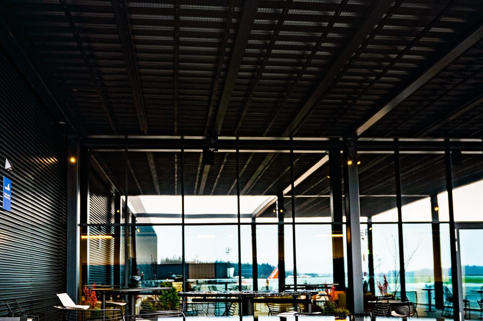 Business Lounge – Ljubljana Airport (LJU), Terminal 1 – seating area