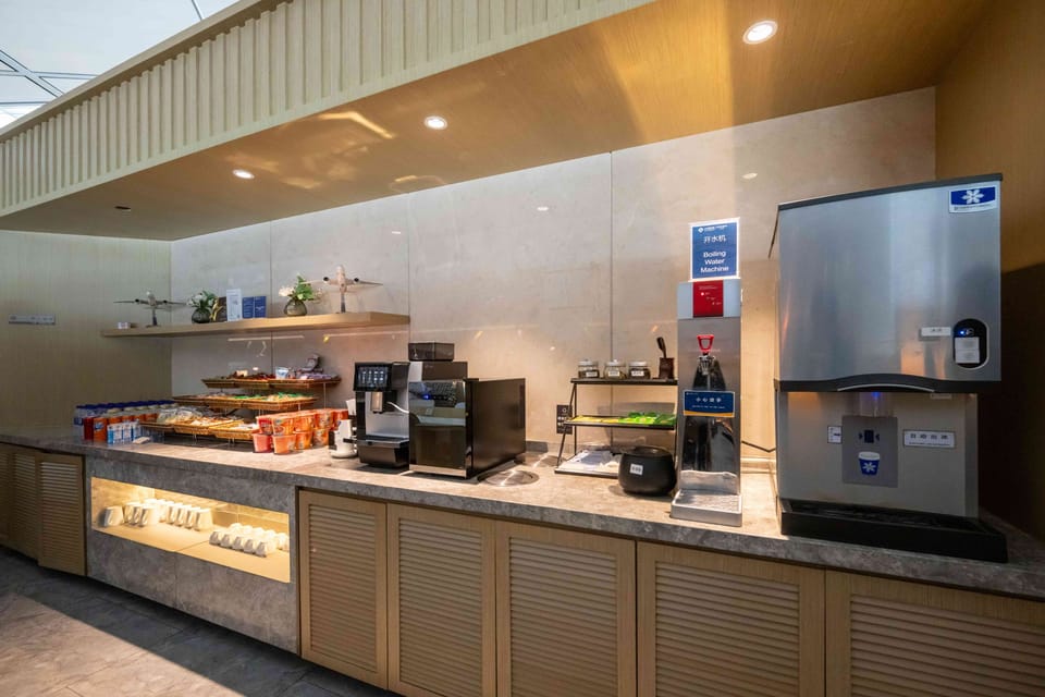 First Class Lounge V1 (T2 - Dom) – Shanghai Hongqiao Airport (SHA), Terminal 2