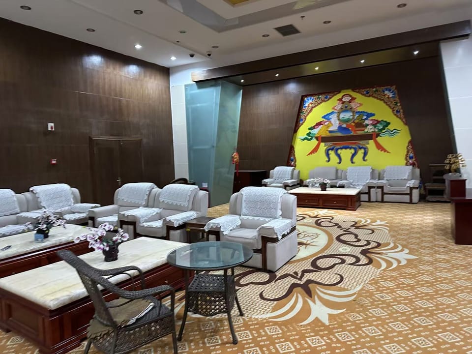 First Class Lounge (T2 Domestic) – Shangri-La Airport (DIG), Terminal 2