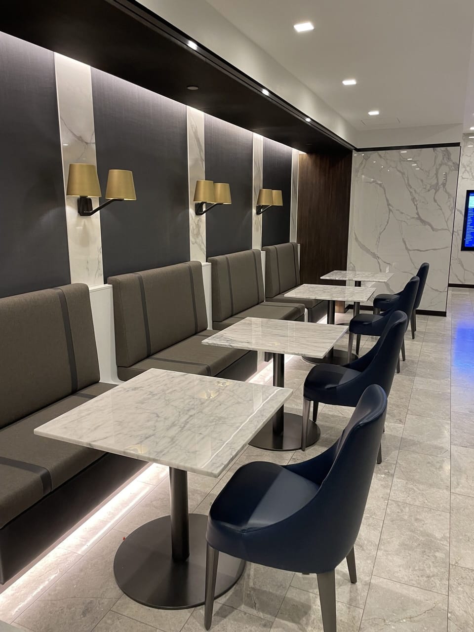United Polaris Lounge – Washington Dulles Airport (IAD), Midfield Terminal Concourse C – dining area