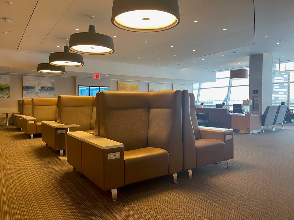 Greenwich Lounge – John F. Kennedy Airport (JFK), Terminal 8 – seating area