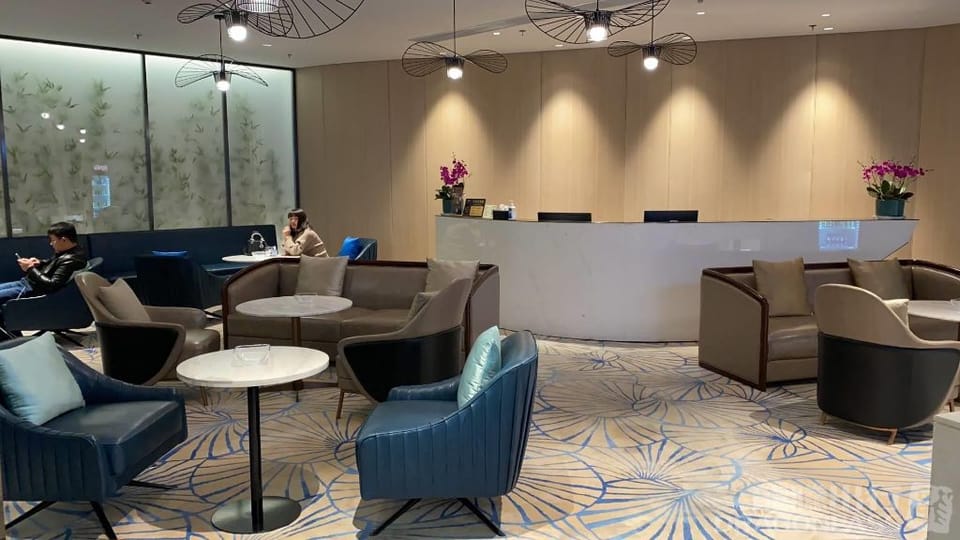 Busines Lounge – Ningbo Airport (NGB), Terminal 2 – reception and entrance
