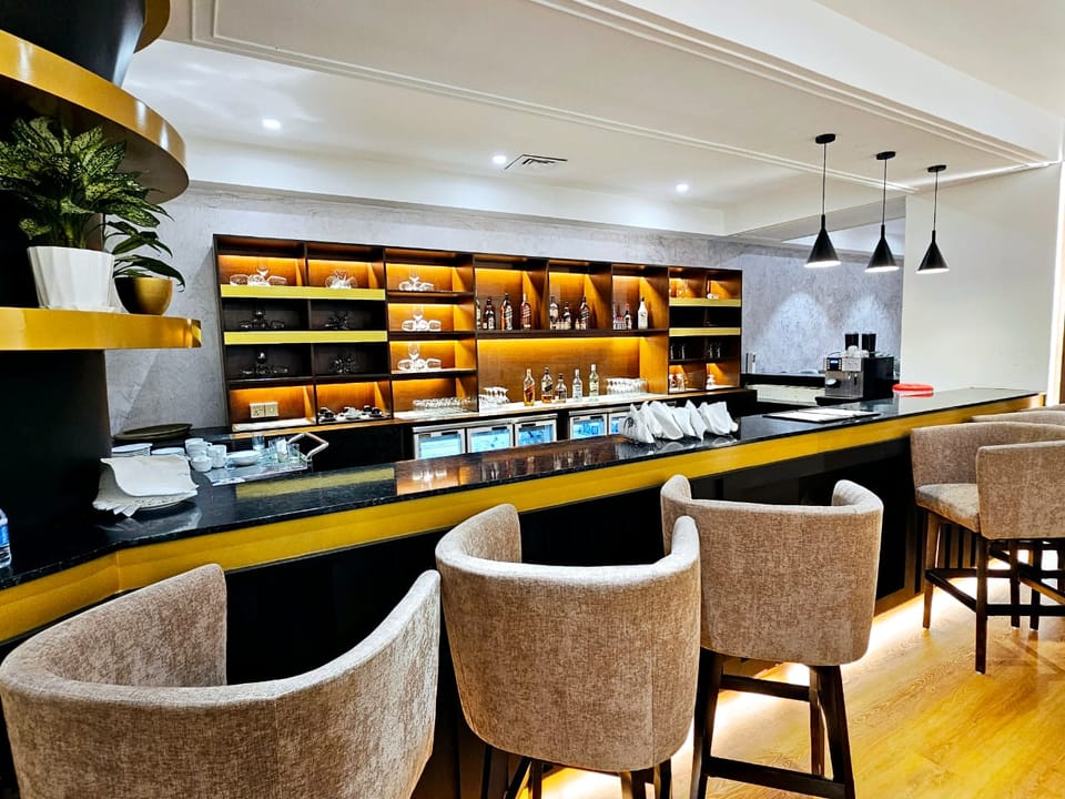 Balaka Executive Lounge – Dhaka Shahjalal Airport (DAC), Terminal 1 – bar