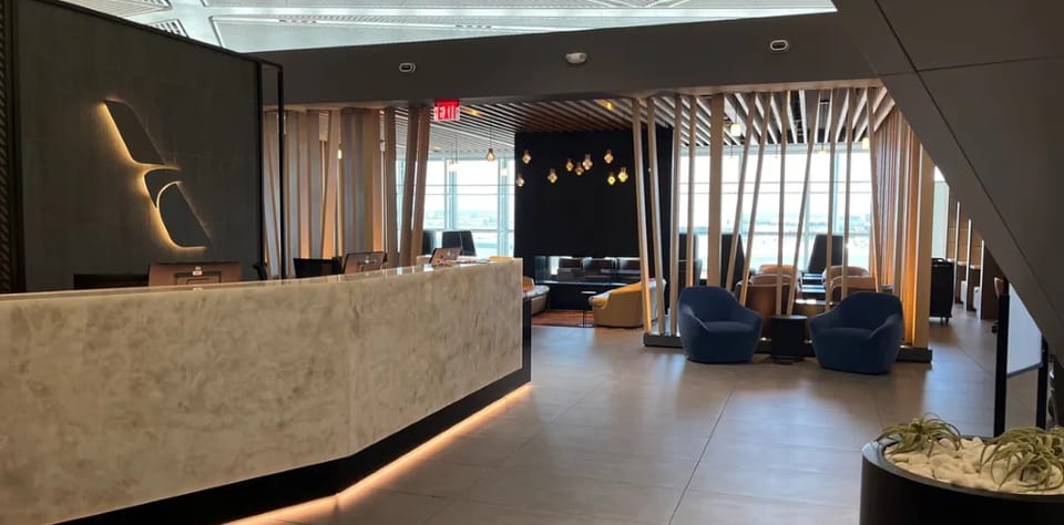 American Airlines Admirals Club – Newark Liberty Airport (EWR), Terminal A - Mezzanine Level