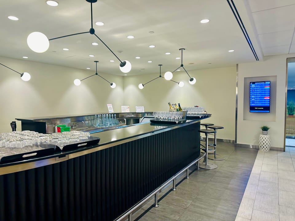 Horizons T7 Lounge – John F. Kennedy Airport (JFK), Terminal 7 – bar
