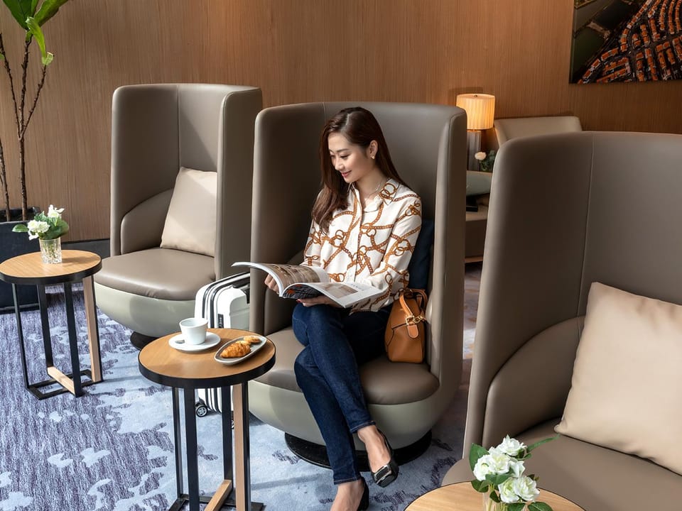 Plaza Premium Lounge (Near Gate 35) – Hong Kong Airport (HKG), Terminal 1 – seating area