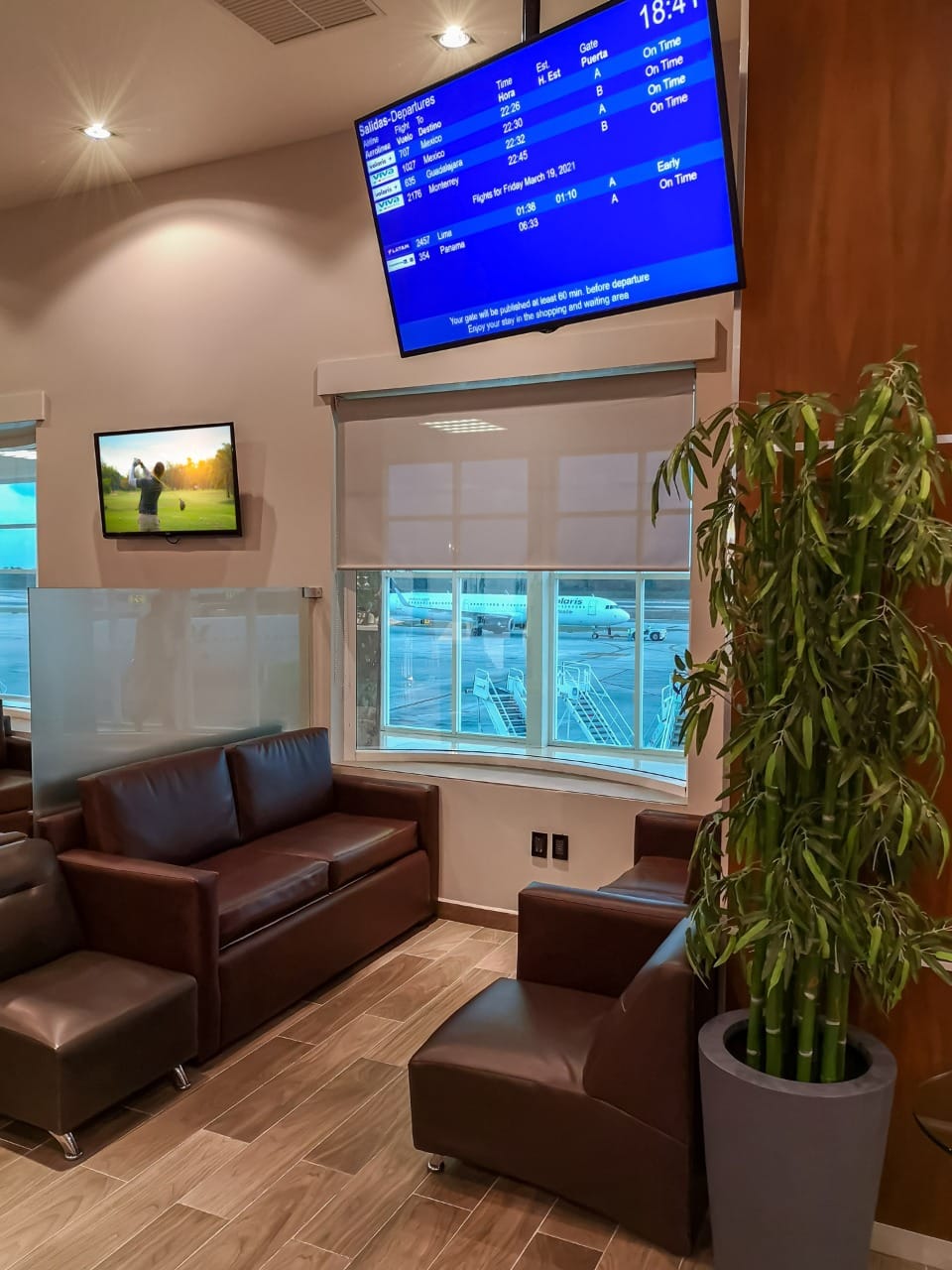 VIP lounge by MERA Domestic – Cancún Airport (CUN), Terminal 2 – seating area