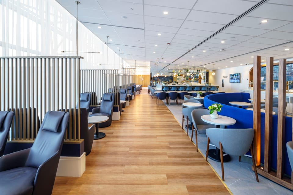 Desjardins Odyssey Lounge - Plaza Premium Lounge – Montreal Trudeau Airport (YUL), Main Terminal – lounge interior
