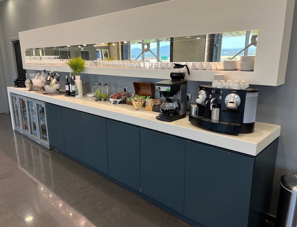 Goldair Lounge – Athens Airport (ATH) – dining area
