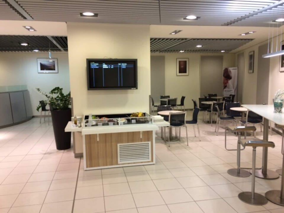 Lufthansa Business Lounge – Paris Charles de Gaulle Airport (CDG)