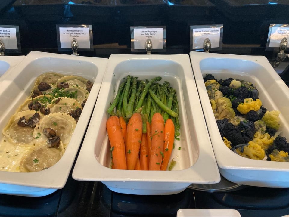 The Emirates Lounge – San Francisco Airport (SFO)