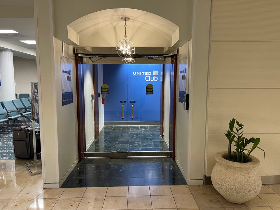 United Club – Orlando Airport (MCO), Concourse B