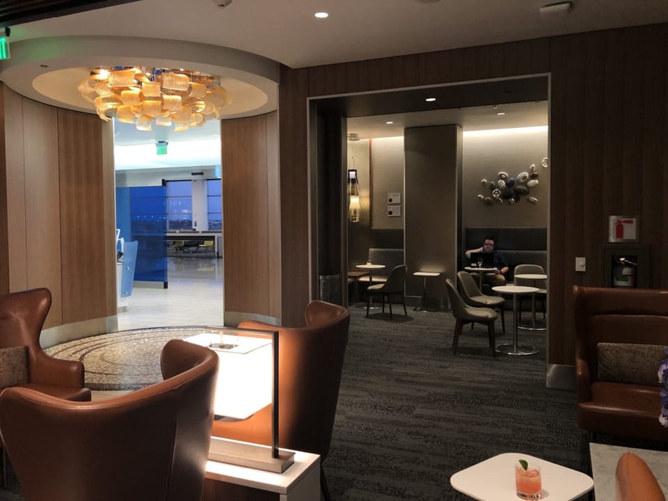 Delta Sky Club – Phoenix Sky Harbor Airport (PHX)