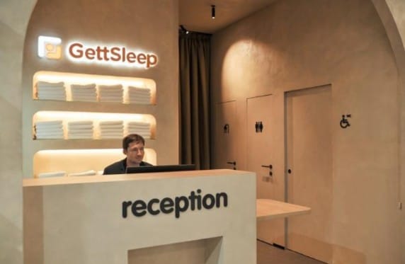 GettSleep Madrid – Madrid Barajas Airport (MAD), Terminal 4S – reception and entrance