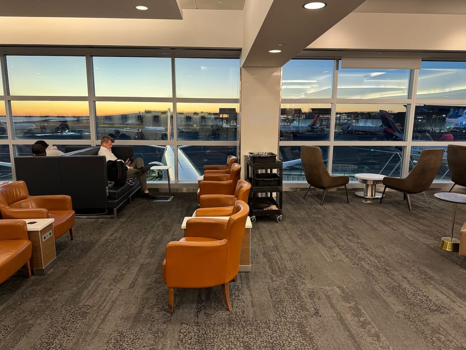 Delta Sky Club (Concourse B) – John F. Kennedy Airport (JFK), Terminal 4 – seating area