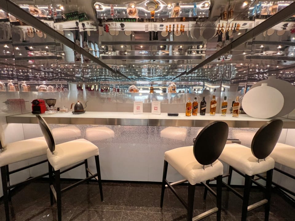 Air France La Premiere Lounge – Paris Charles de Gaulle Airport (CDG) – bar